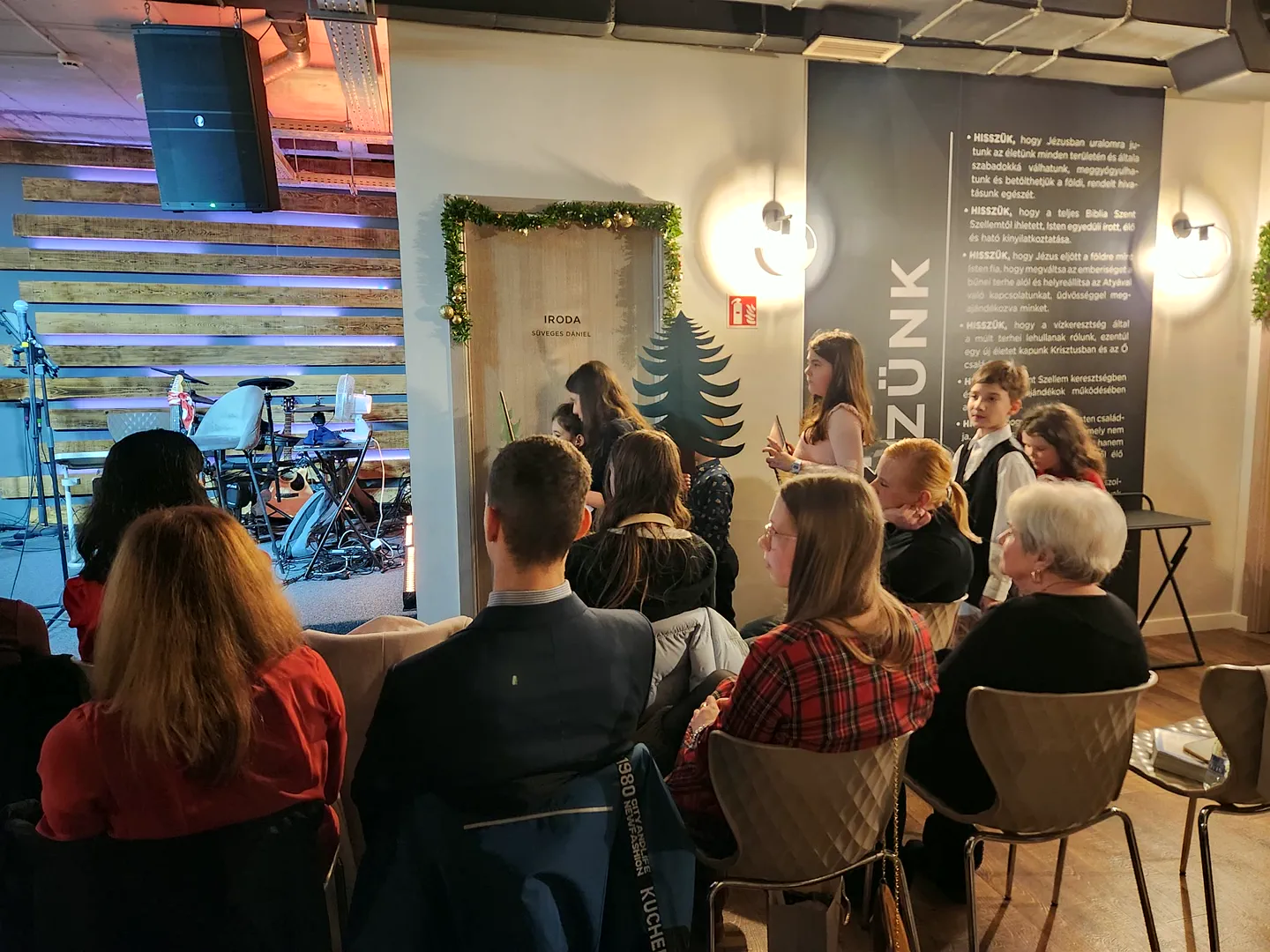 Adventi hangulatú közösségi terem
