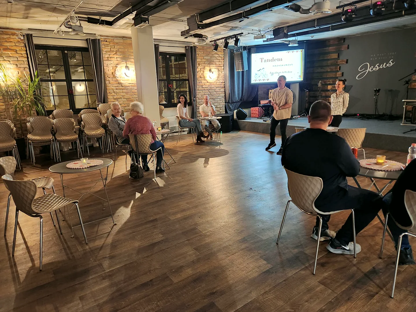 Tágas terem esti közösségi programmal